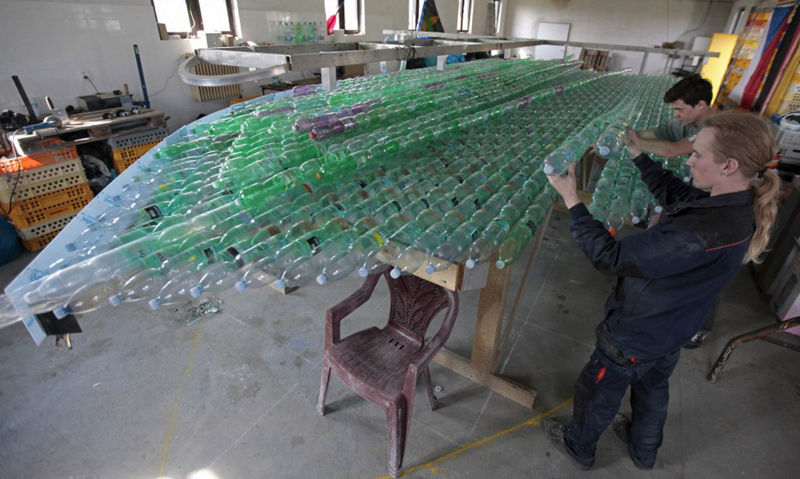 用塑料瓶DIY一艘船，并航行500英里--阿里百秀